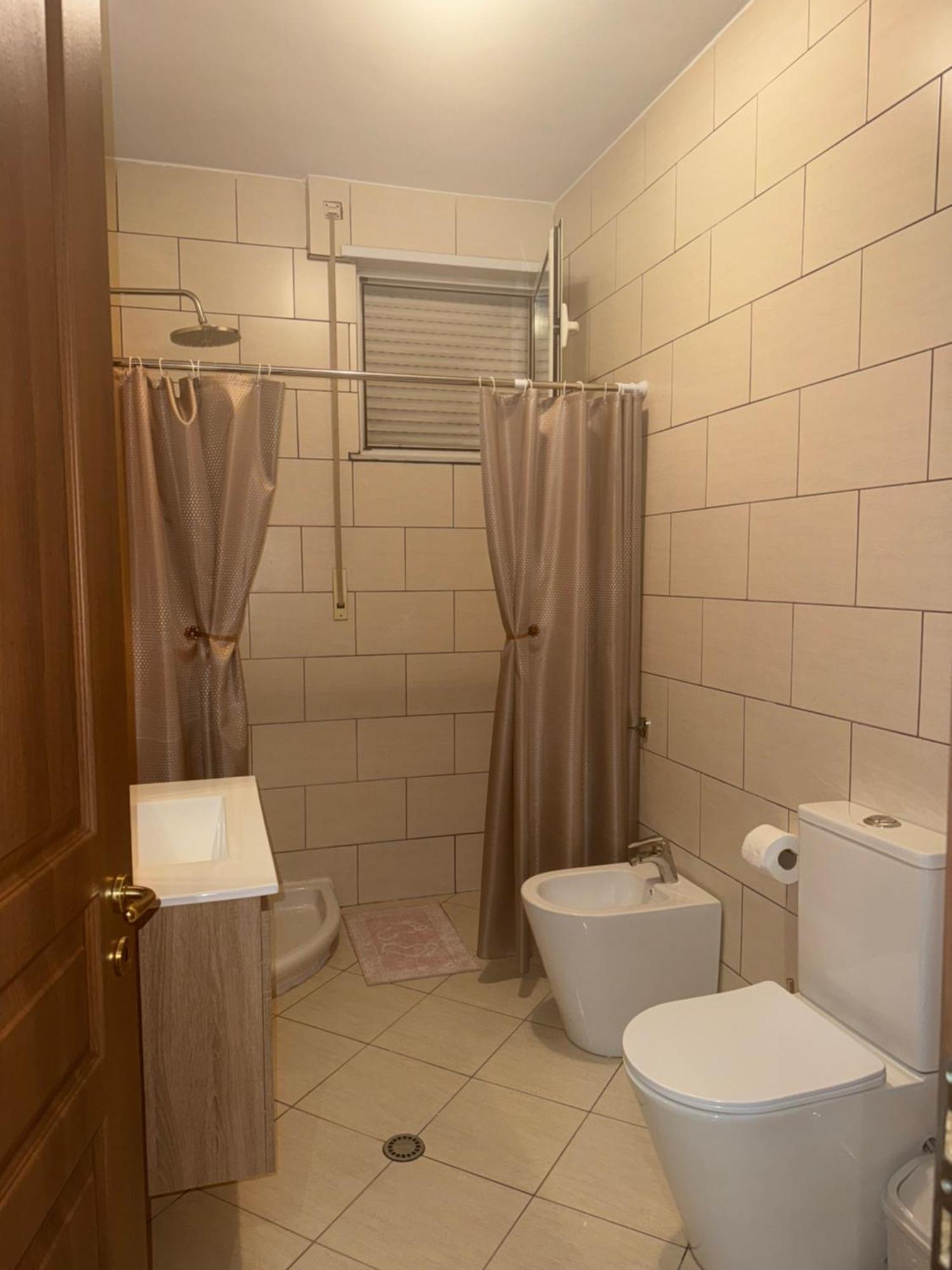 Am Apartment Тирана Екстериор снимка
